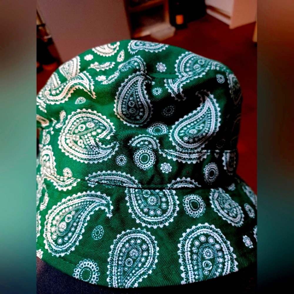 (Never Used) KBETHOS - Green Bandana Bucket Hat